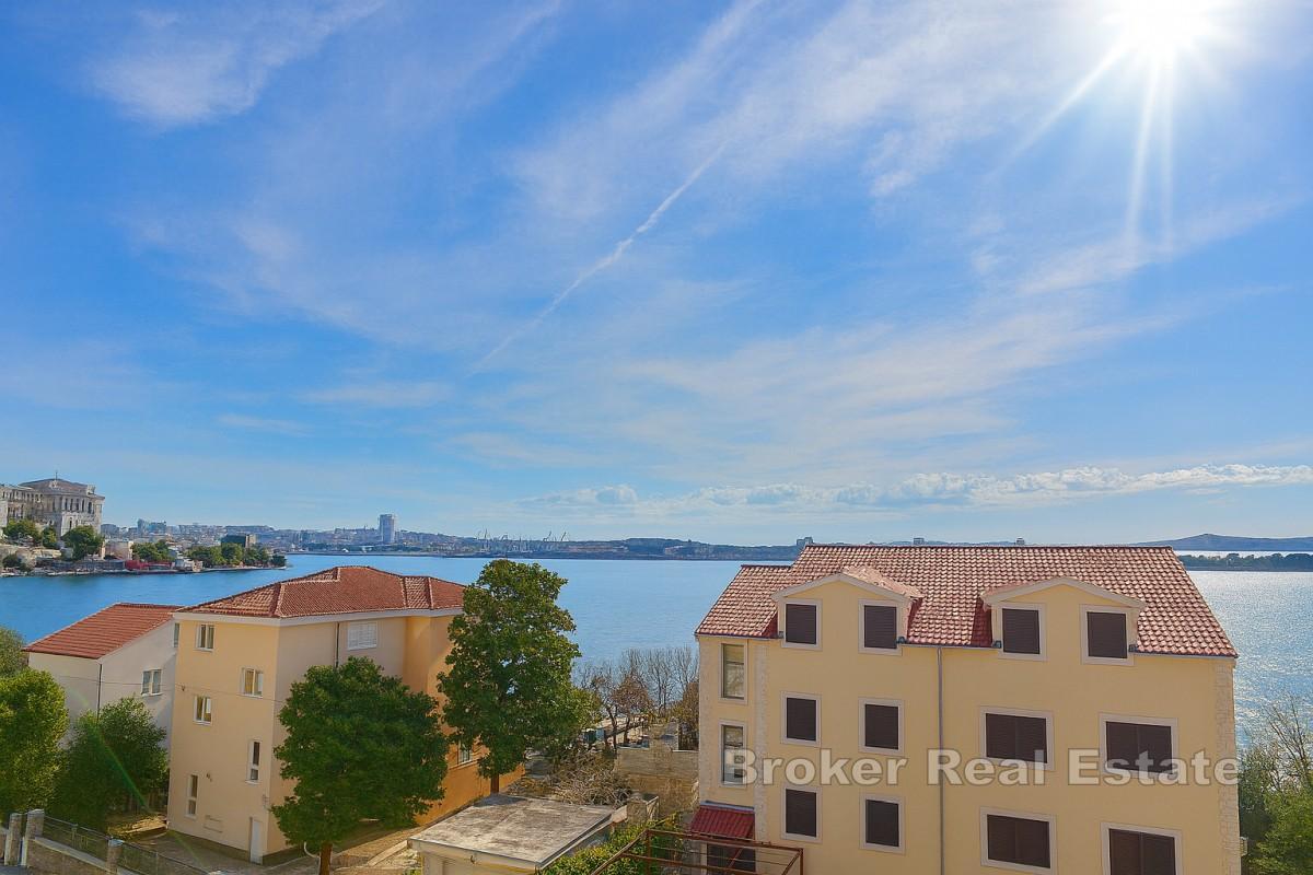 Casa bifamiliare con vista mare