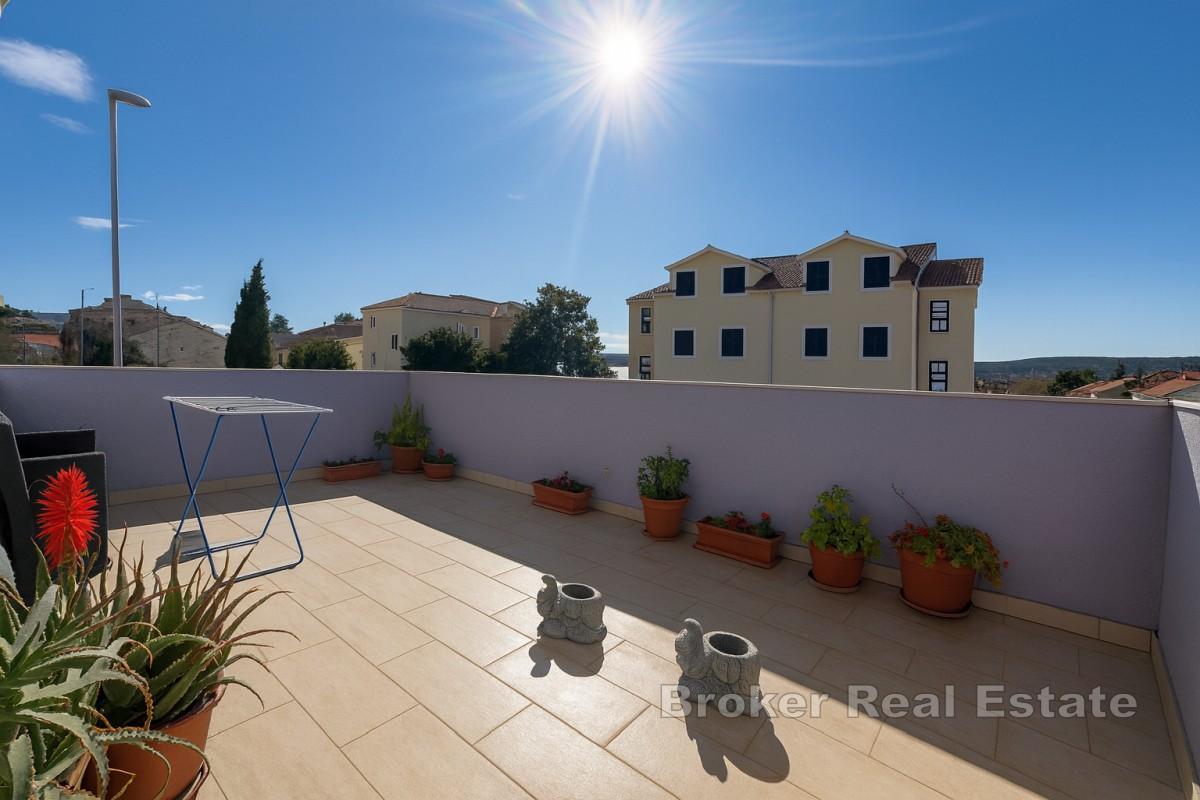 Casa bifamiliare con vista mare