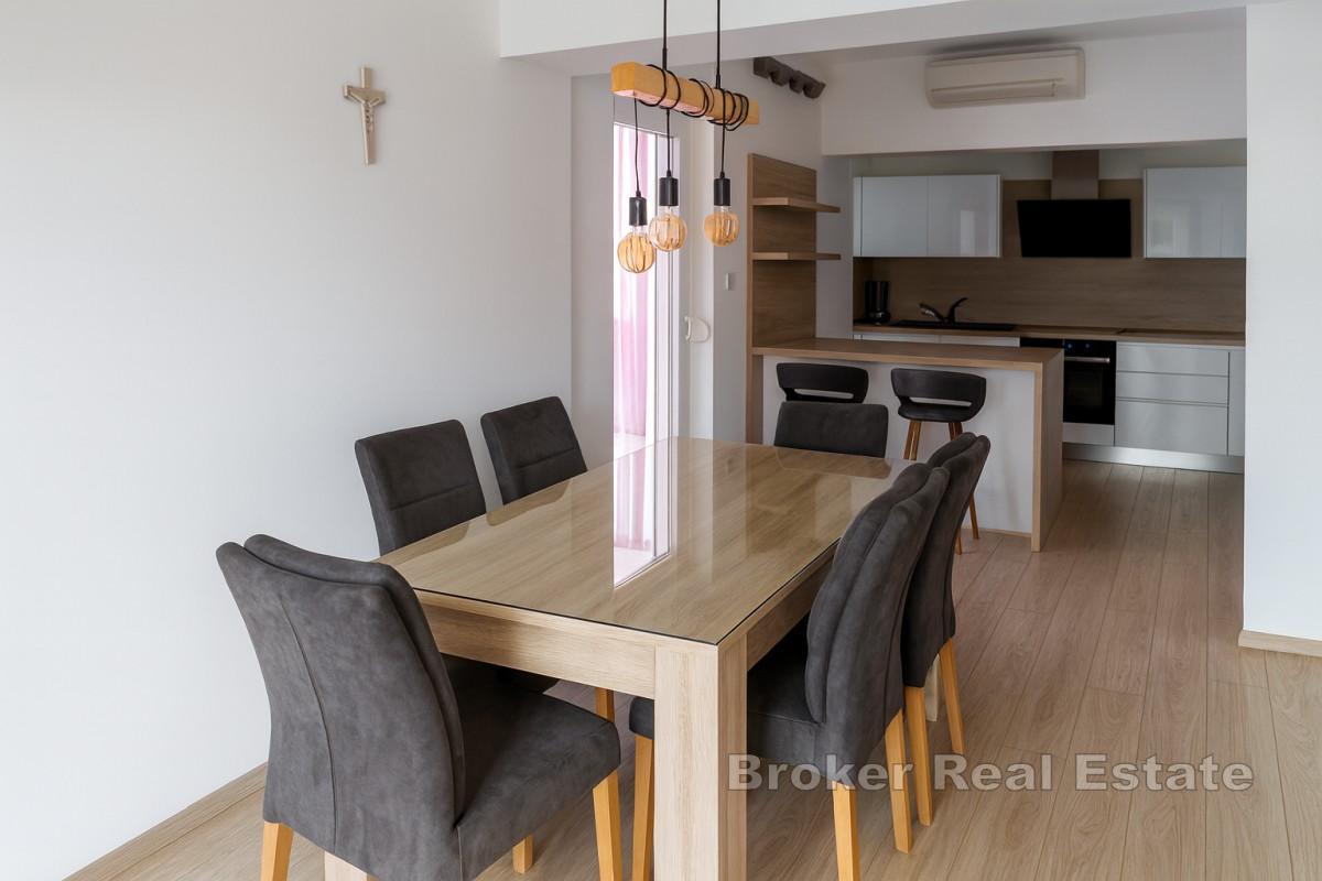 Casa bifamiliare con vista mare