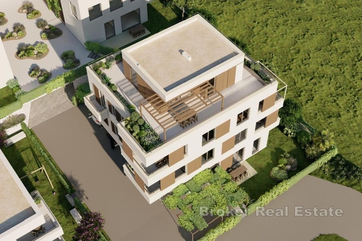 Takvåning med öppen havsutsikt