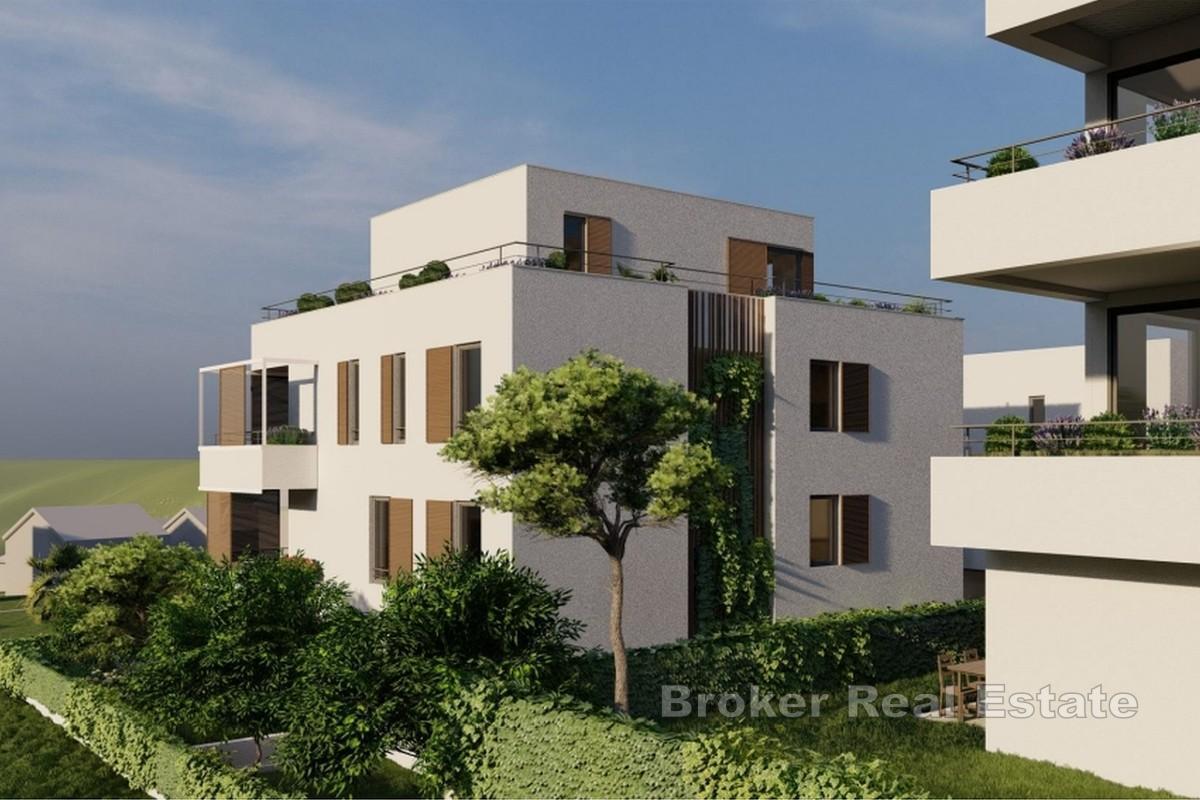 Takvåning med öppen havsutsikt