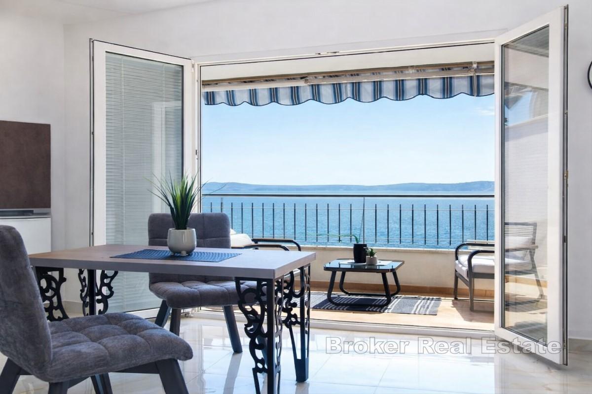 Immeuble d'appartements avec vue imprenable sur la mer