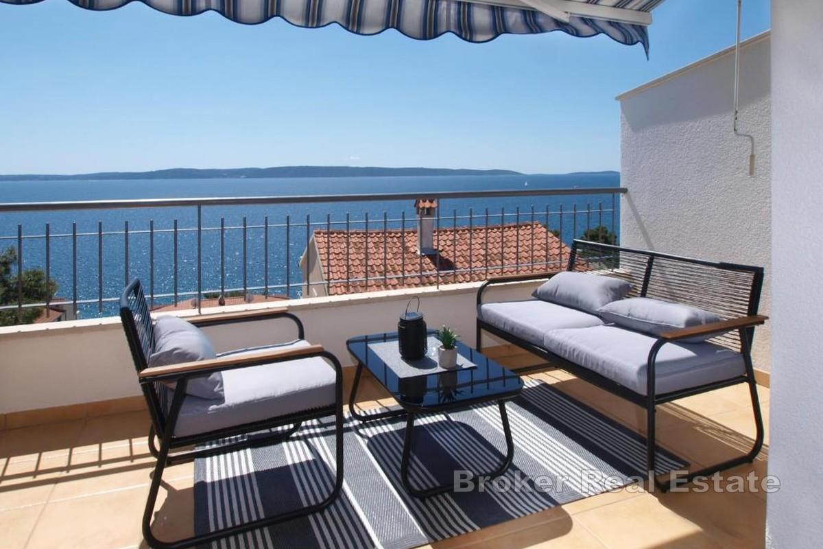 Immeuble d'appartements avec vue imprenable sur la mer