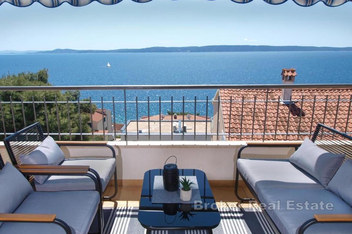 Immeuble d'appartements avec vue imprenable sur la mer
