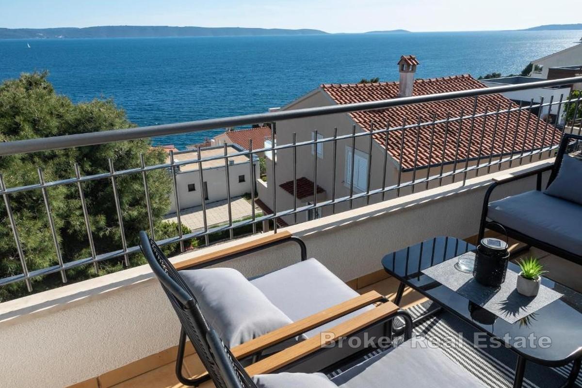 Immeuble d'appartements avec vue imprenable sur la mer