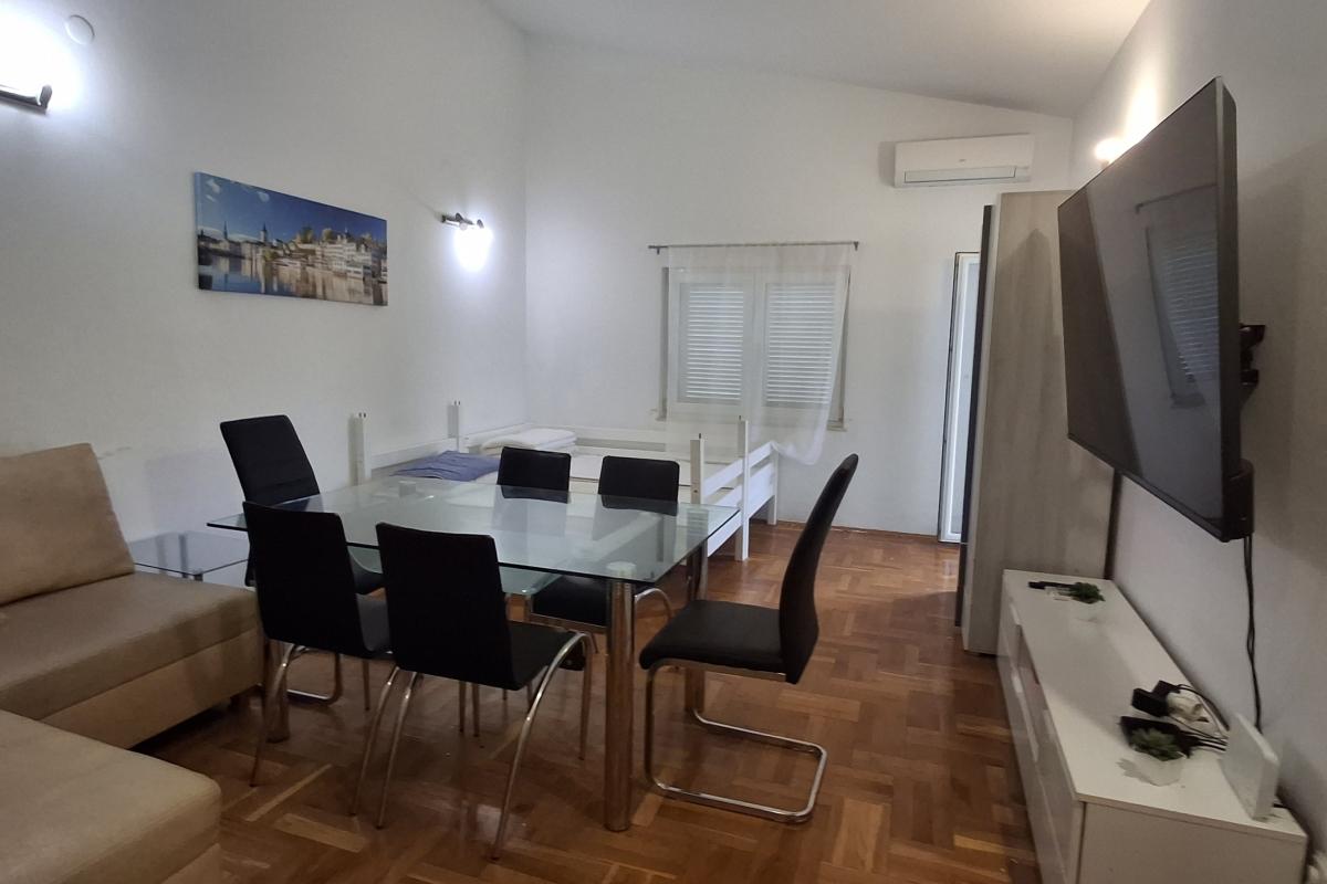 Appartamento con tre camere da letto in un edificio residenziale