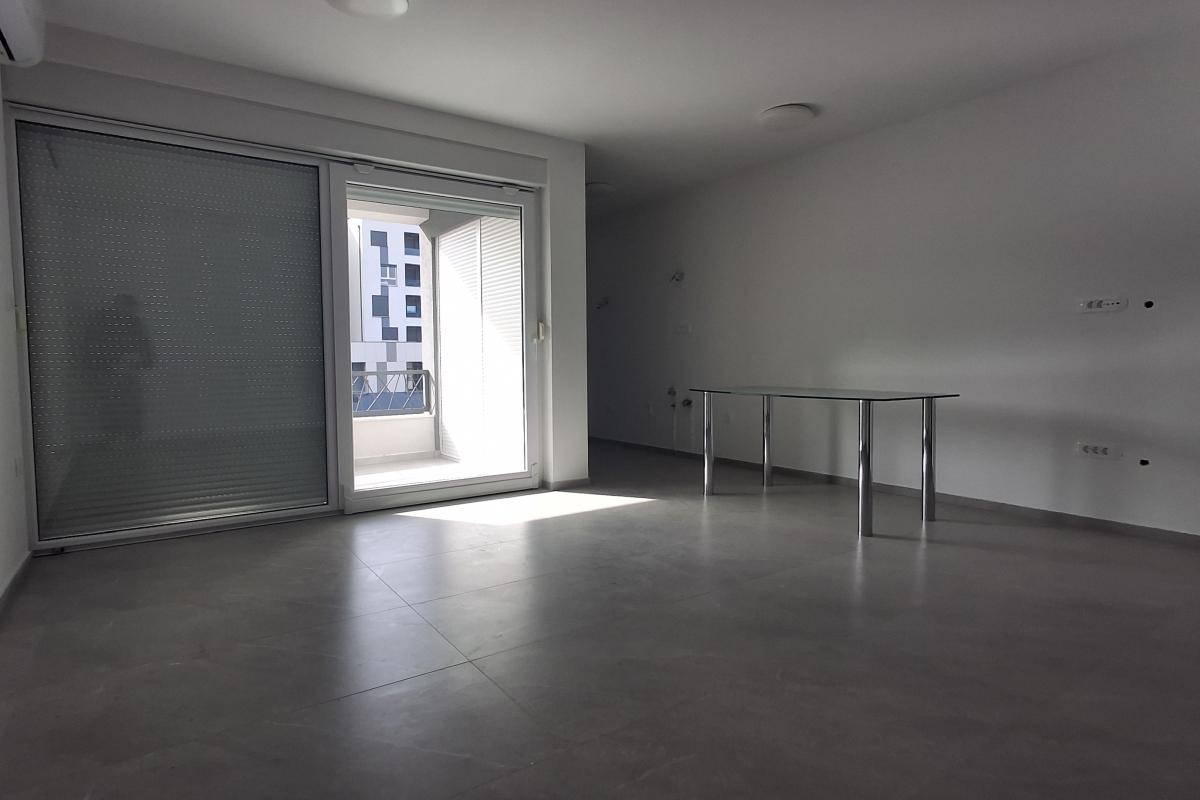 001-2031-233-Split-Mejasi-Commercial-space-in-a-excellent-location-for-rent