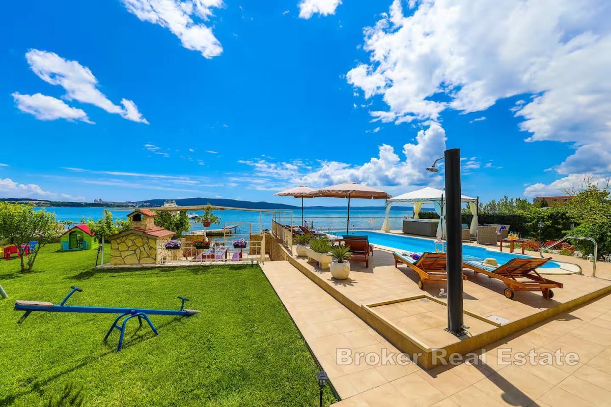 Villa in prima fila sul mare