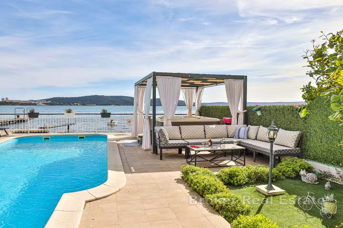 Villa i första raden mot havet