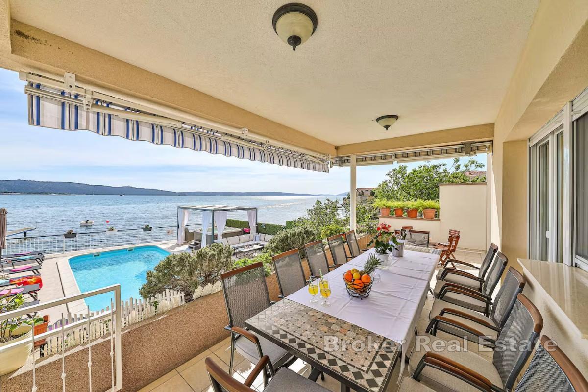Villa in erster Reihe zum Meer