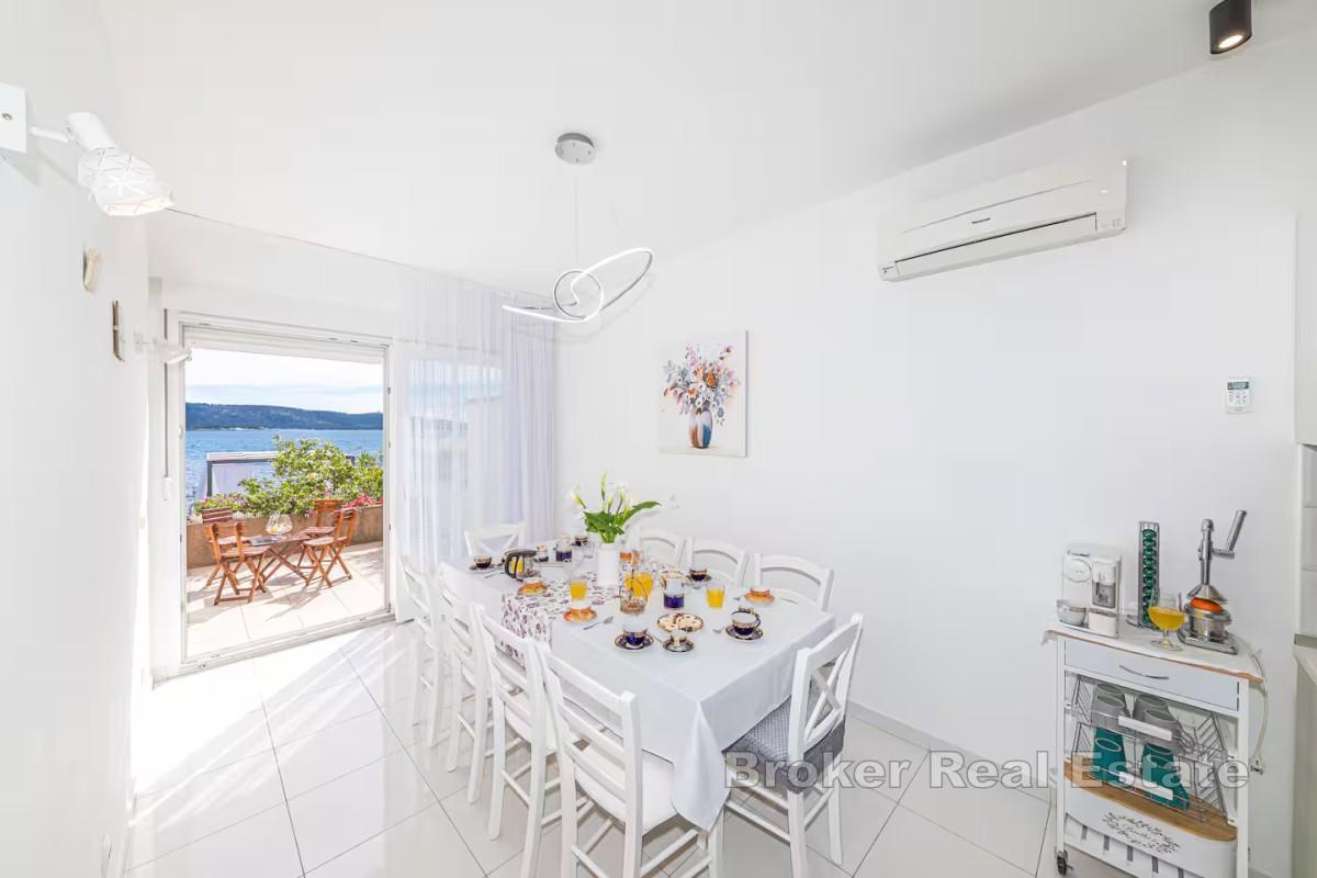 Villa i första raden mot havet