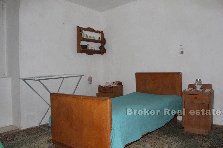 Kamienny dom do remontu