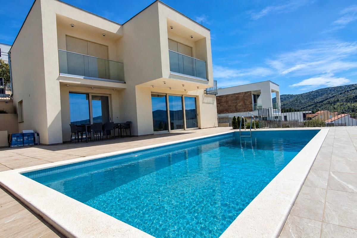 001-2031-256-primosten-luxury-villa-with-modern-design-and-swimming-pool-for-sale