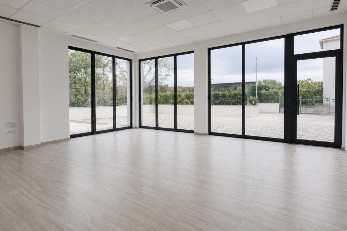 001-2031-258-Ciovo-Commercial-space-in-a-busy-location-for-rent