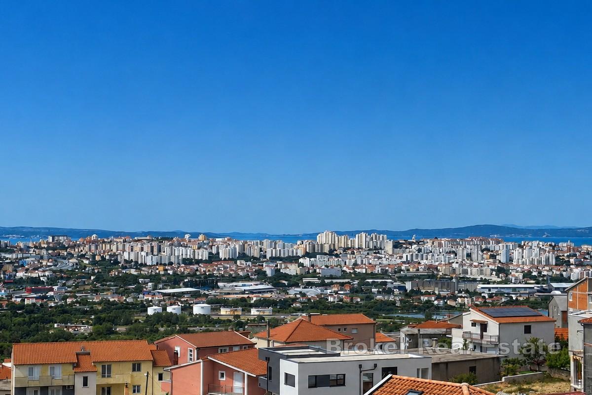 Casa familiare con due appartamenti e vista su Spalato
