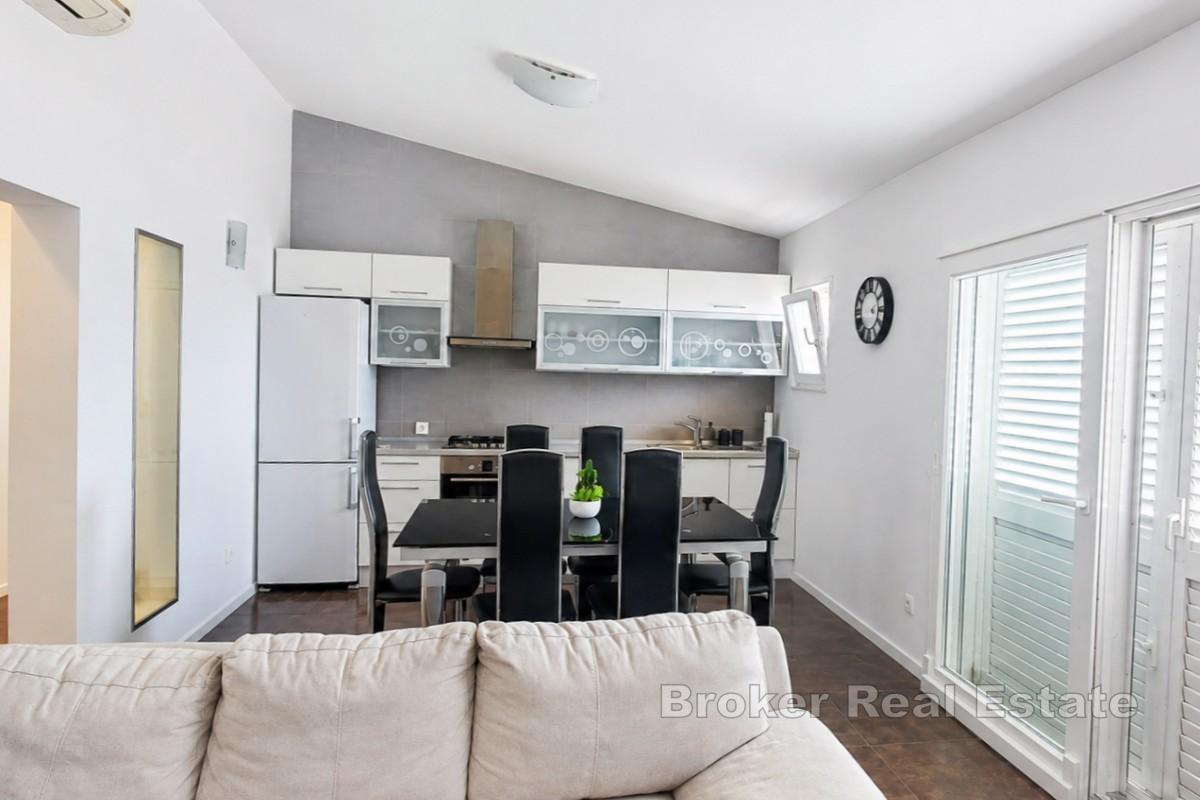 Casa familiare con due appartamenti e vista su Spalato
