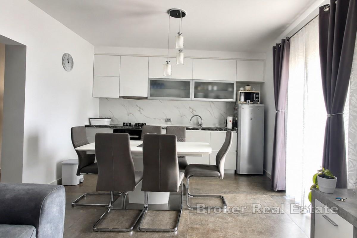 Casa familiare con due appartamenti e vista su Spalato