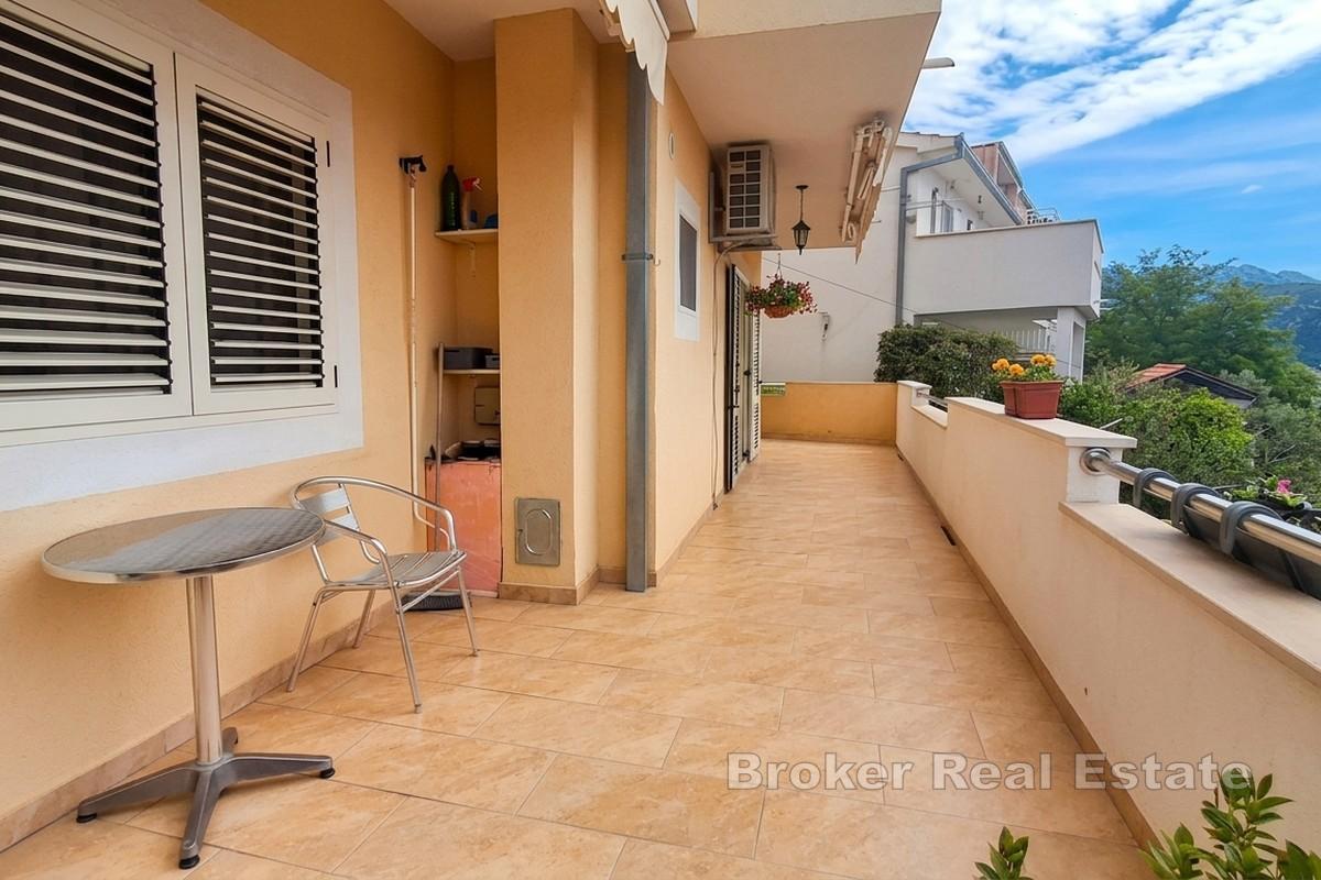 Casa familiare con due appartamenti e vista su Spalato