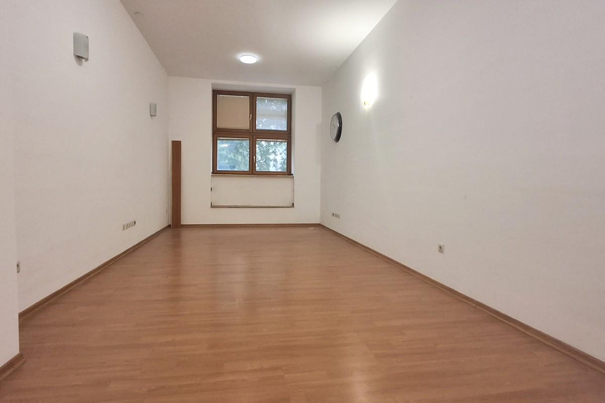001-2031-260-split-business-space-in-excellent-location-for-rent