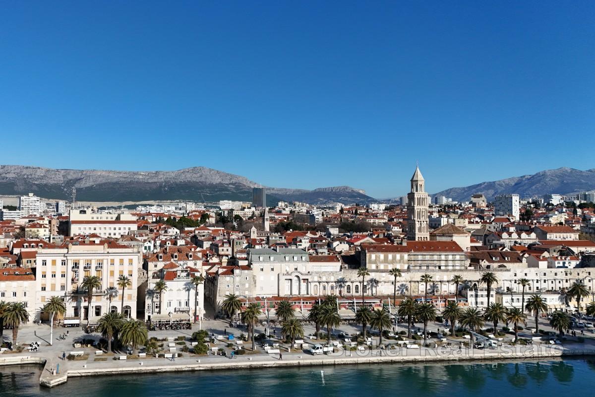 Opportunité d'investissement exceptionnelle – Terrain constructible en zone K, en plein centre de Split