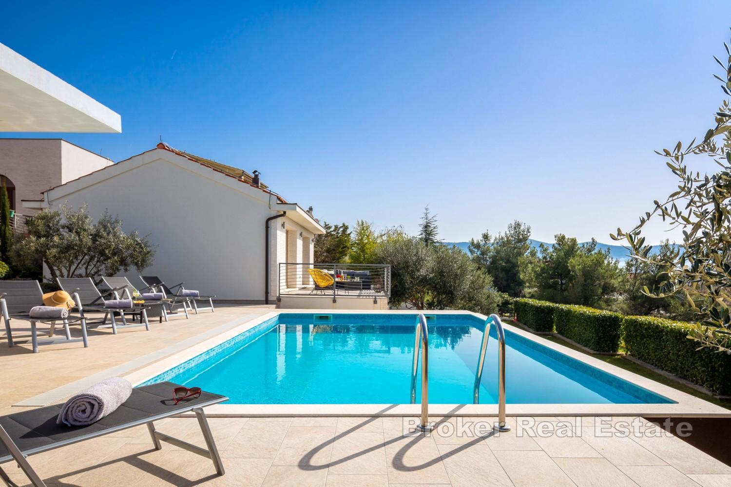 Mediterrane Villa mit Panoramablick aufs Meer