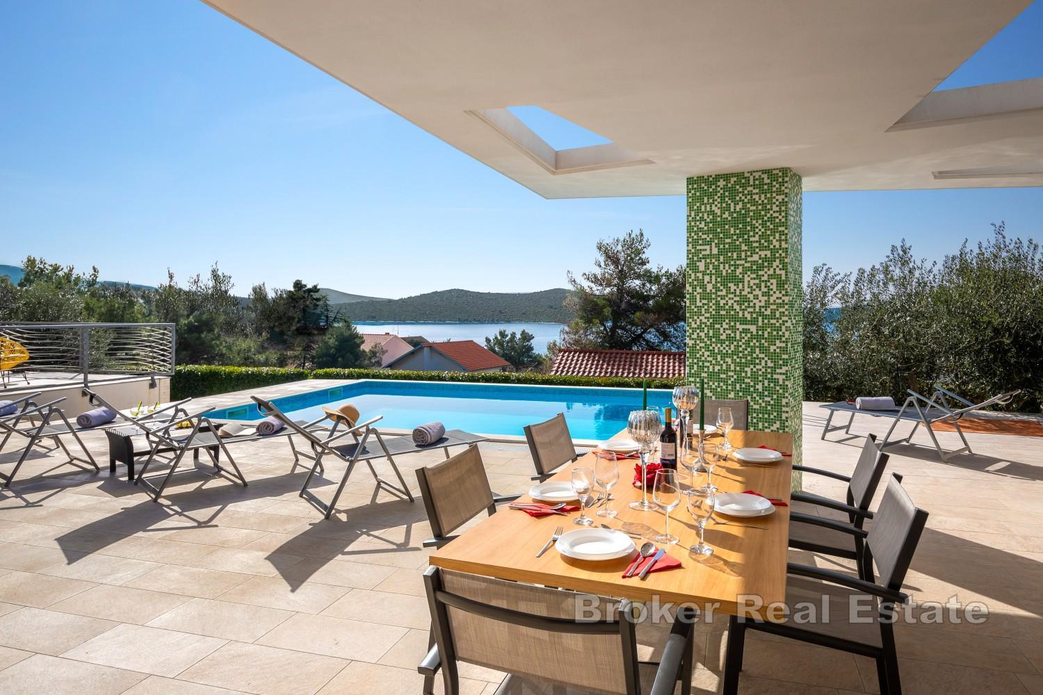 Mediterrane Villa mit Panoramablick aufs Meer