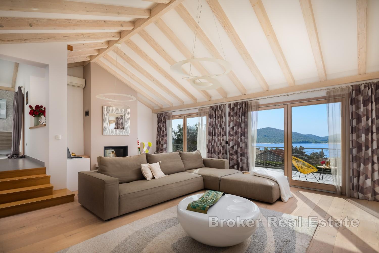 Mediterrane Villa mit Panoramablick aufs Meer