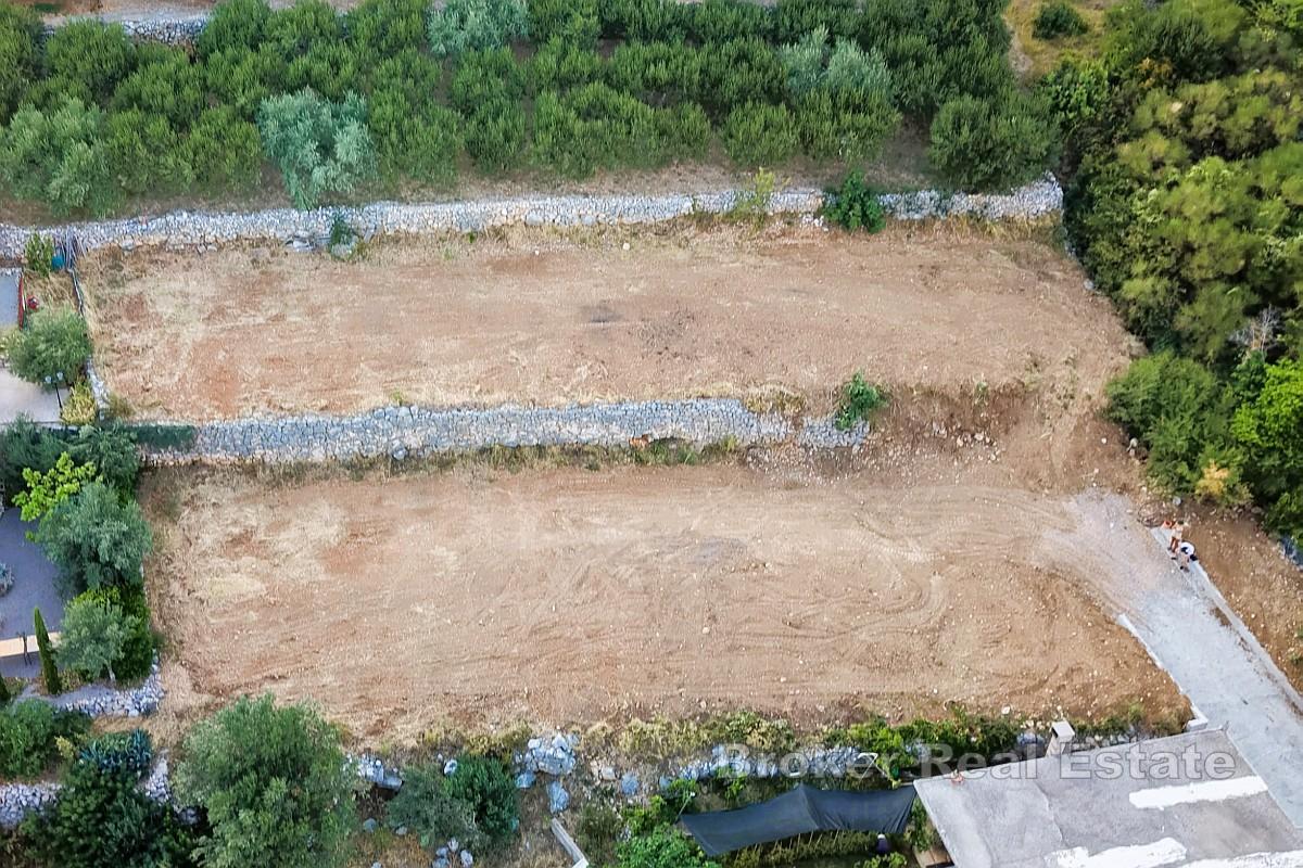 Stavební pozemek s otevřeným výhledem na moře a Split