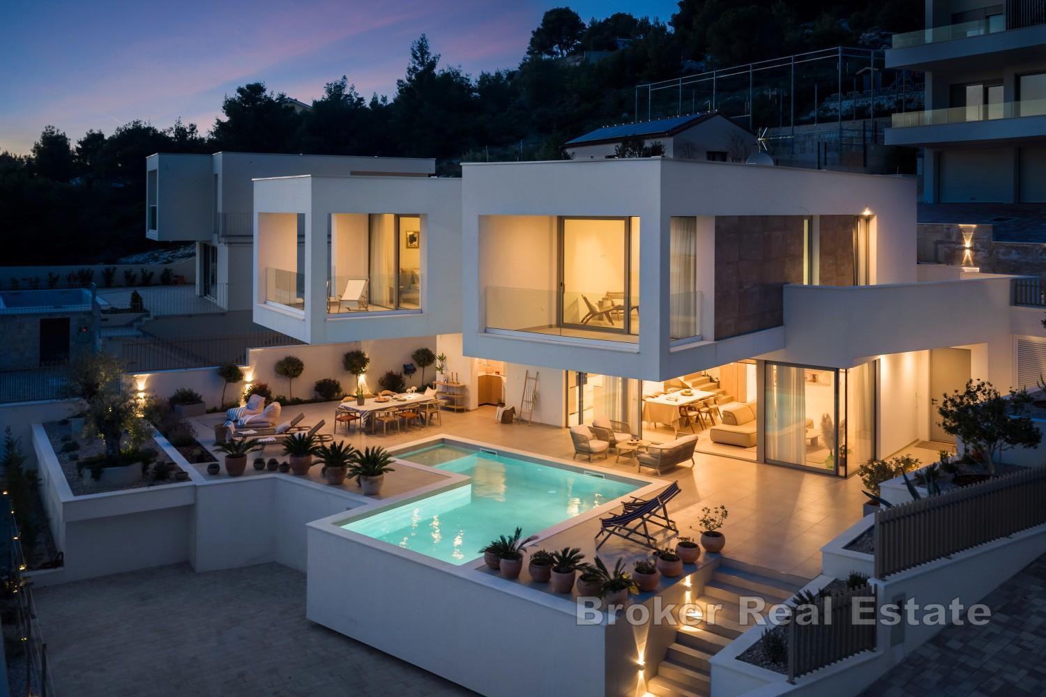 Luxusní moderní vila s bazénem a výhledem na moře