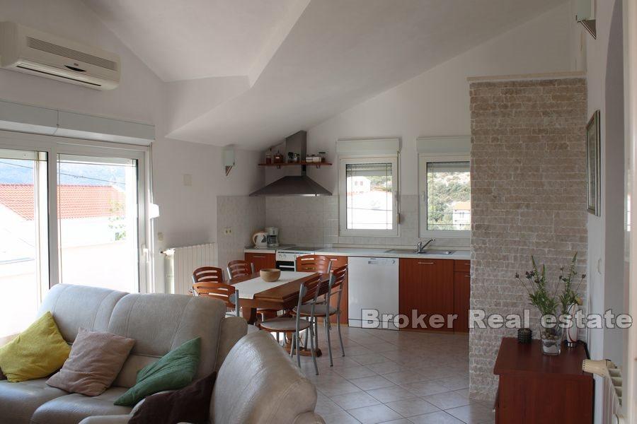 Three bedroom apartment with sea view