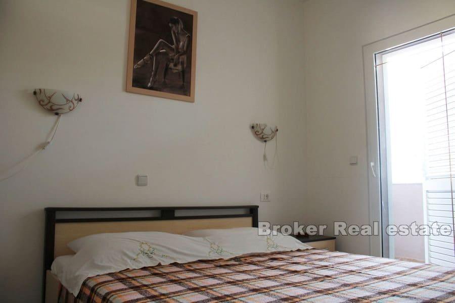 House with pool and sea view