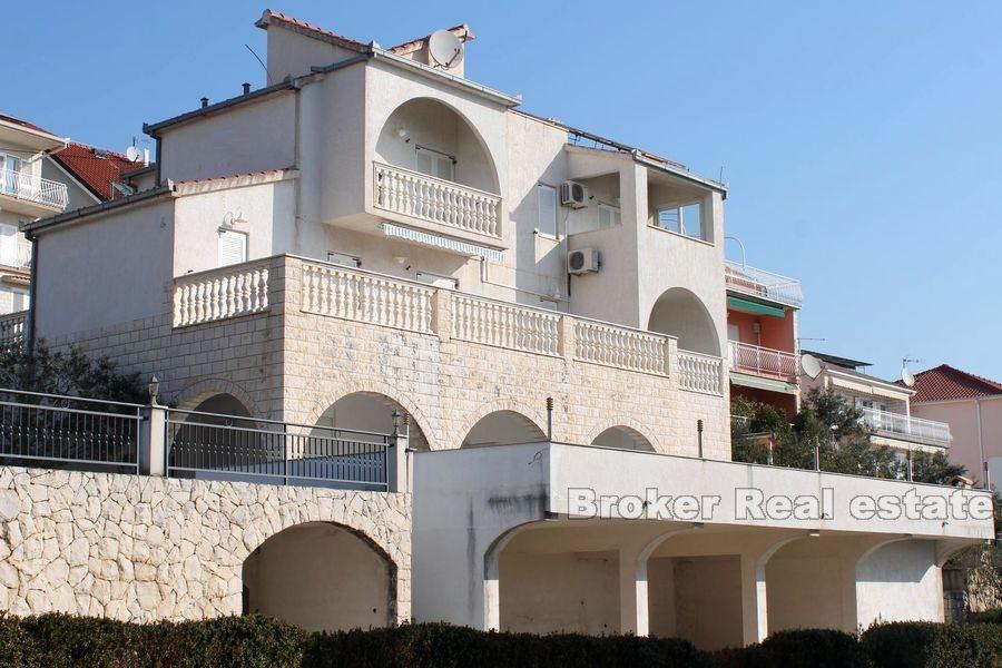 Apartment house with sea view