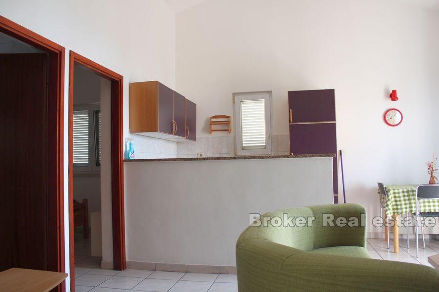 Dom z apartamentami z widokiem na morze