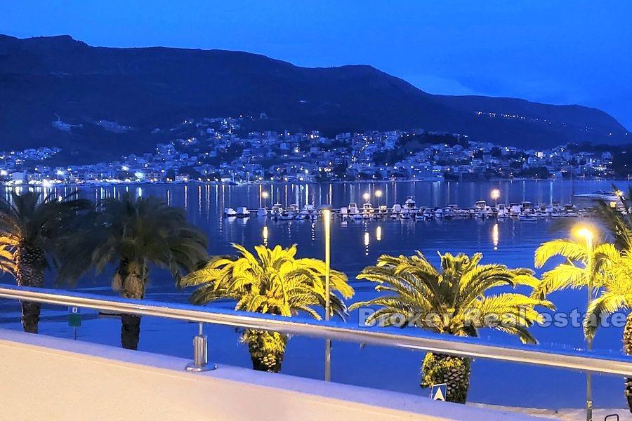 Apartment first row from the sea