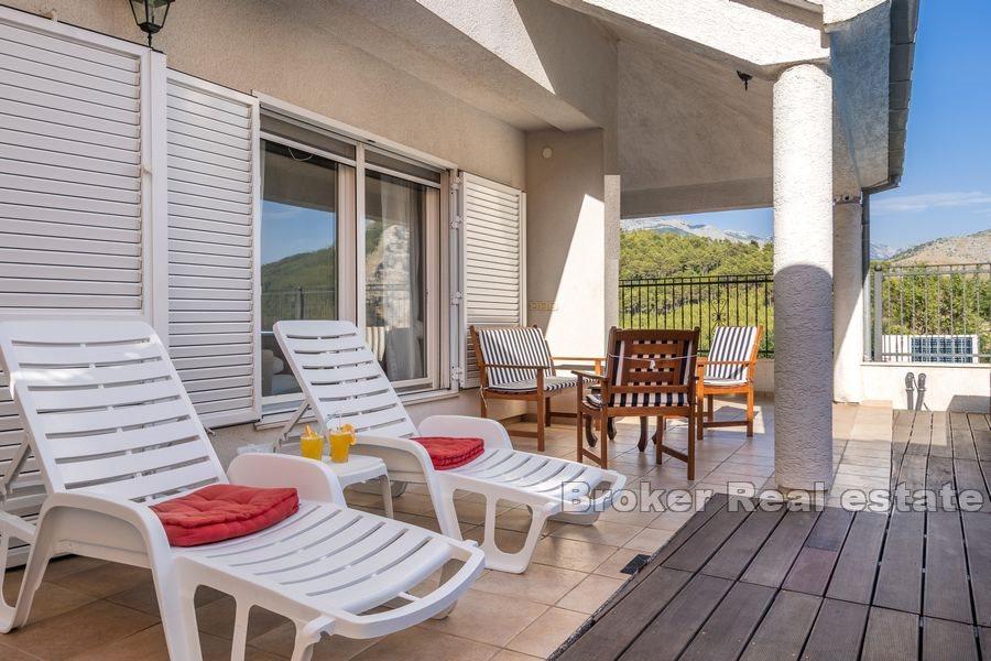 Modernes Haus mit Pool