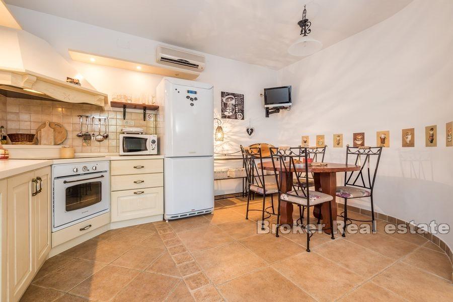 Moderna kuća s bazenom