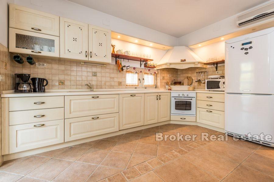 Moderna kuća s bazenom