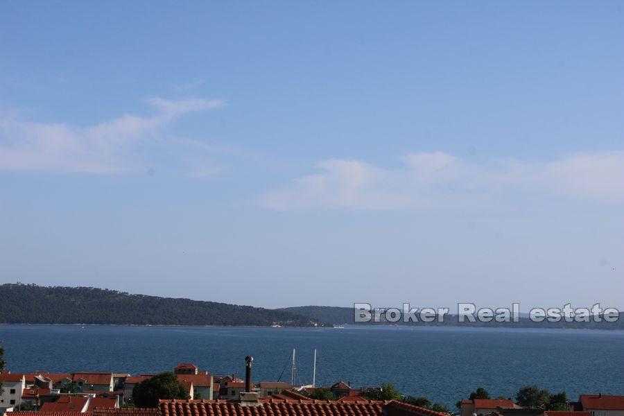 House with pool and open sea view