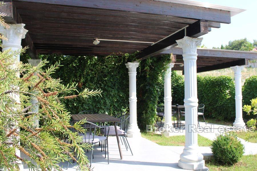 Apartmanska kuća s pogledom na more
