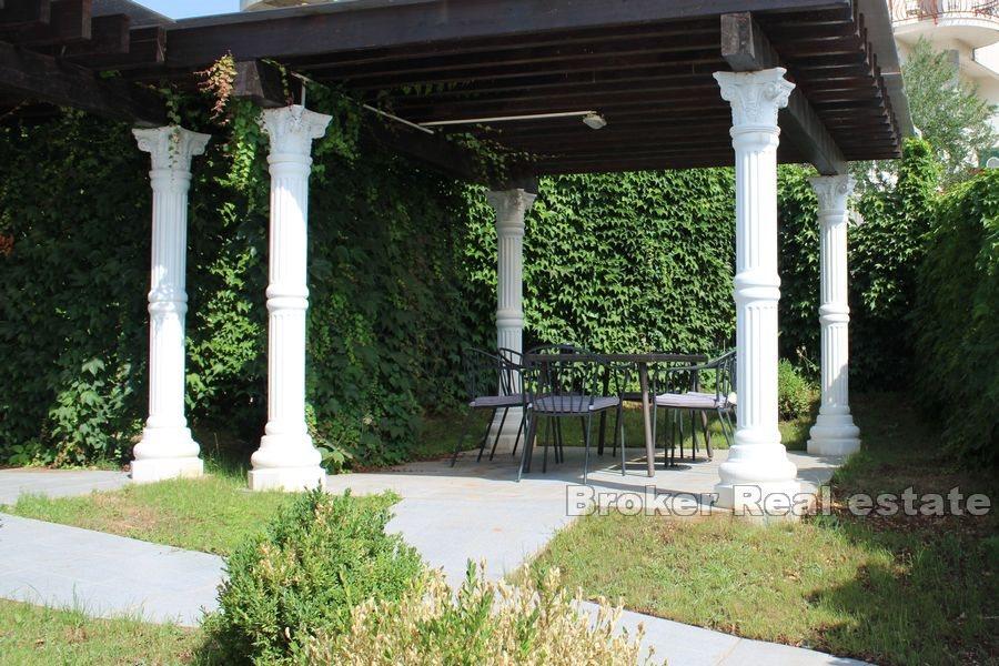 Apartmanska kuća s pogledom na more