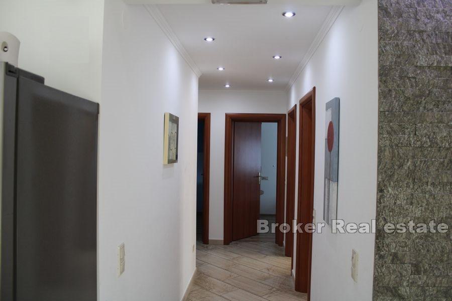 Apartmanska kuća s pogledom na more