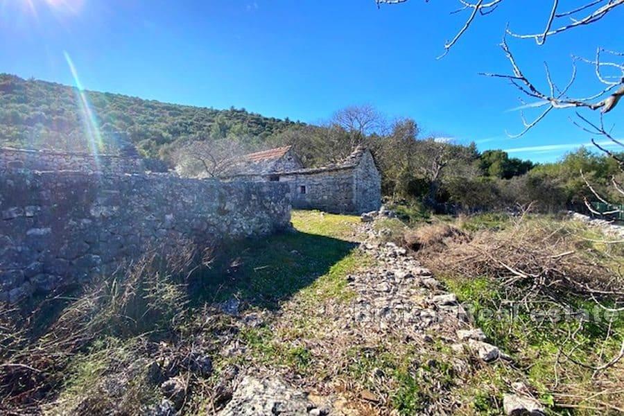 Maison en pierre avec terrain à bâtir