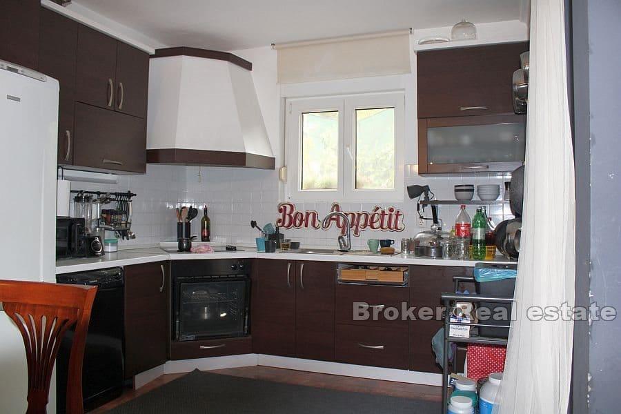 Casa familiare a tre piani