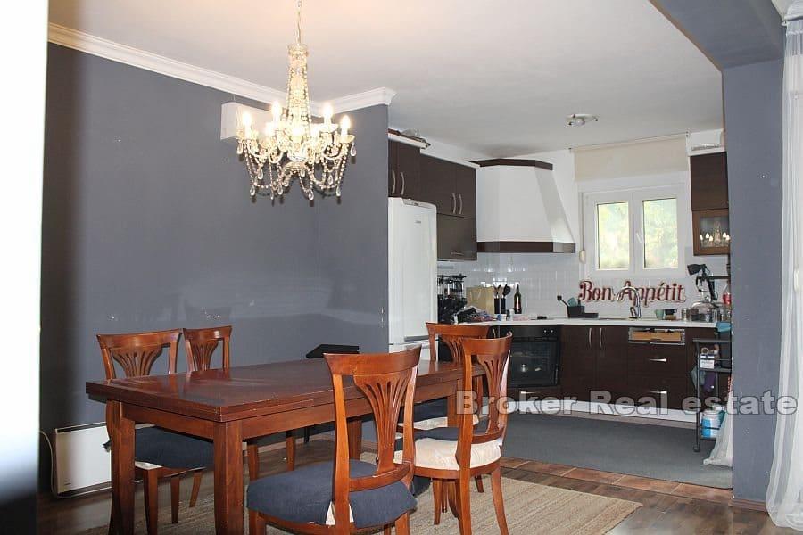 Casa familiare a tre piani