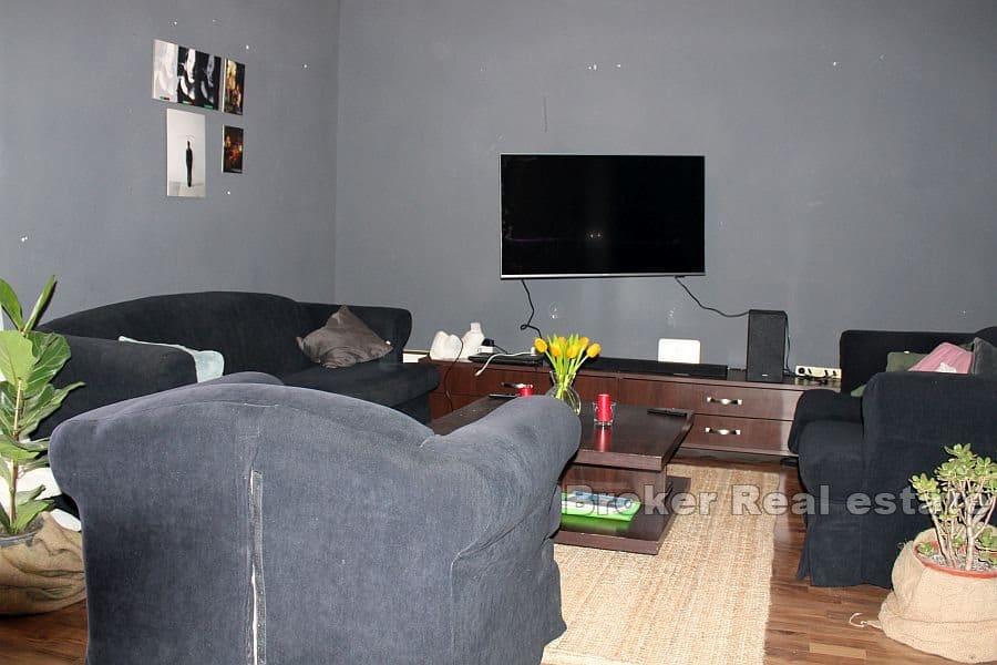 Casa familiare a tre piani