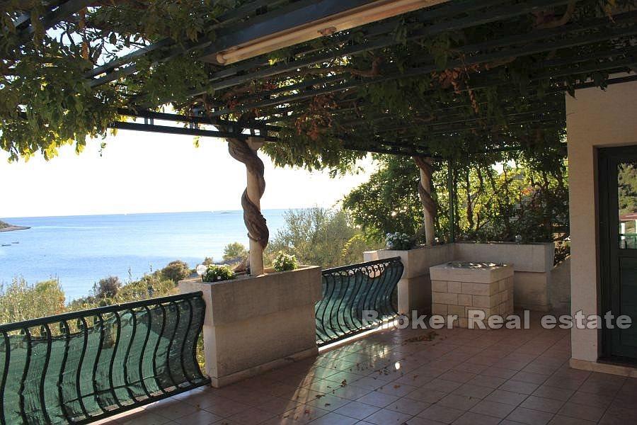 Kuća u prvome redu do mora