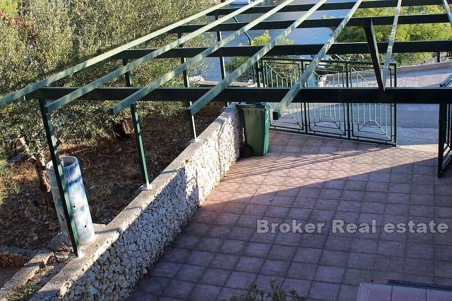 Kuća u prvome redu do mora