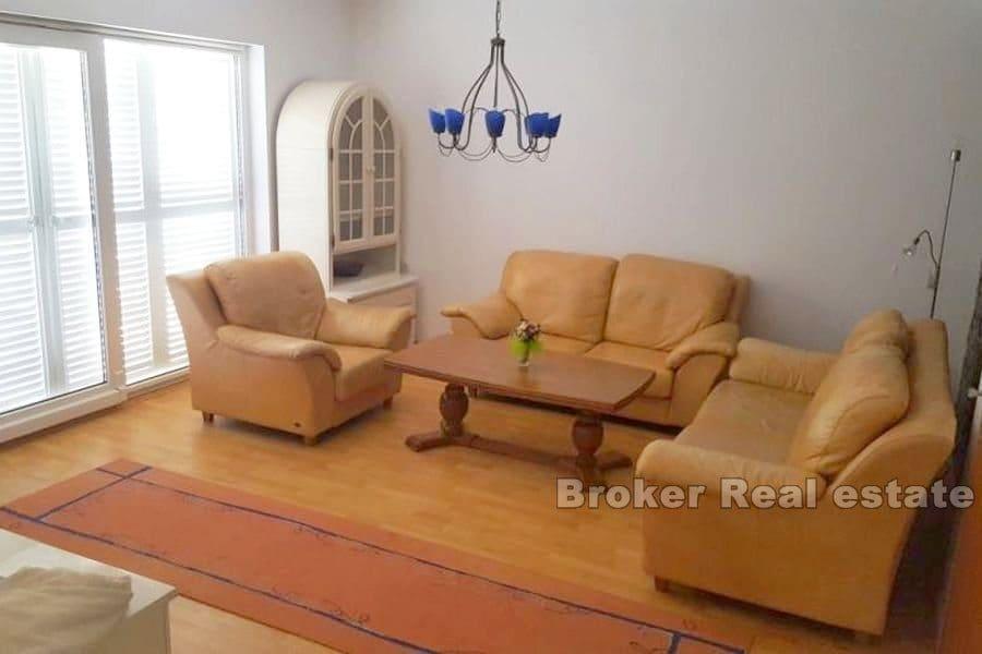 Kuća drugi red od mora