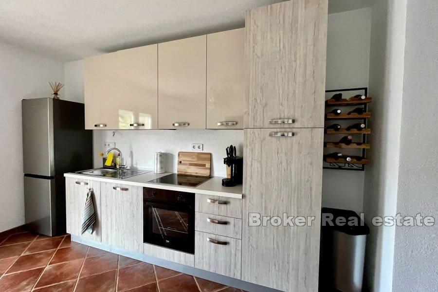 Dvoupokojový apartmán ve druhé řadě k moři