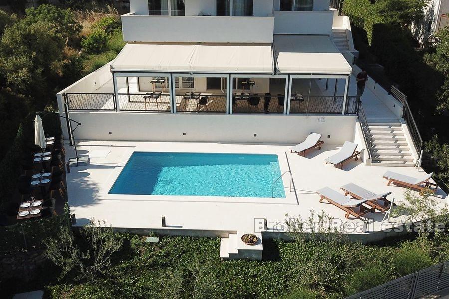 Apartmanska kuća sa restoranom